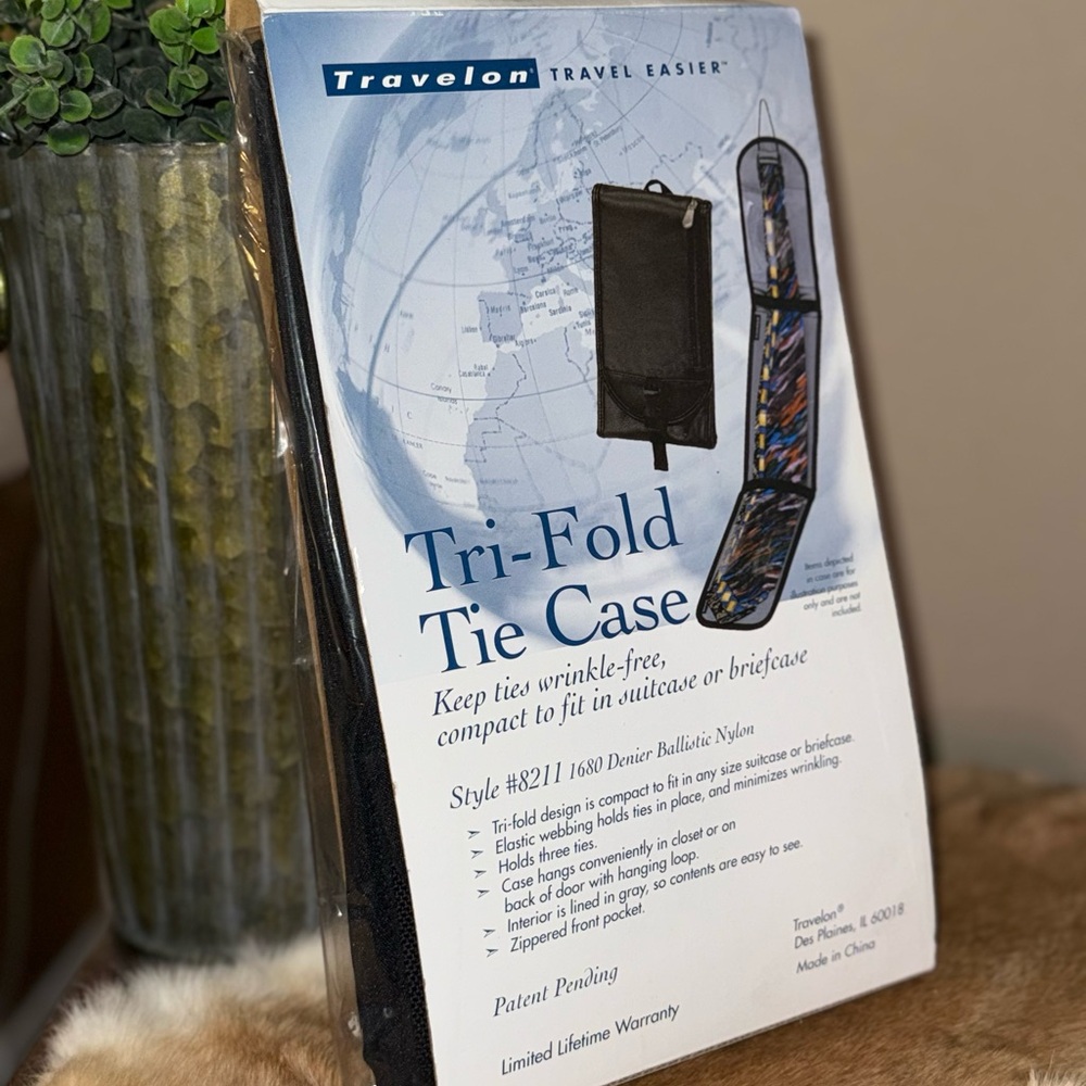 Tri-Fold Tie Case